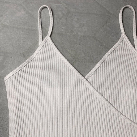 🔴SOLD🔴 White Ribbed Crop Top - Picture 3 of 7